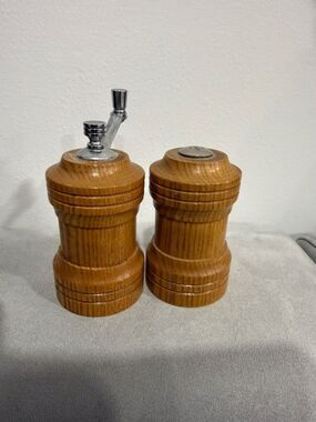 Vintage Rare Olde Thompson Wood Silver Salt Shaker Pepper Grinder Mill Set 3.5”